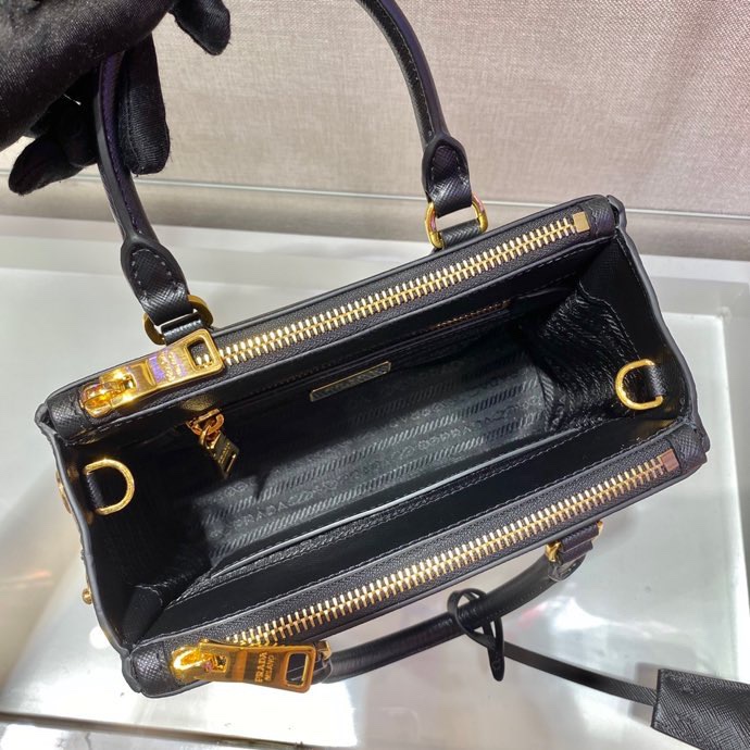 Pra*a top handle bags